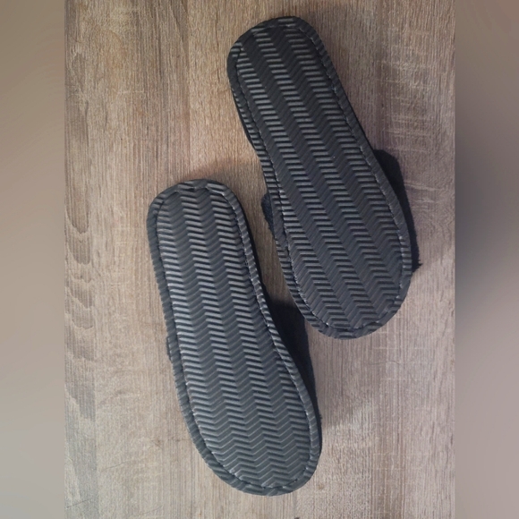 Bee print slippers 7.5-8 NIP - Picture 4 of 5